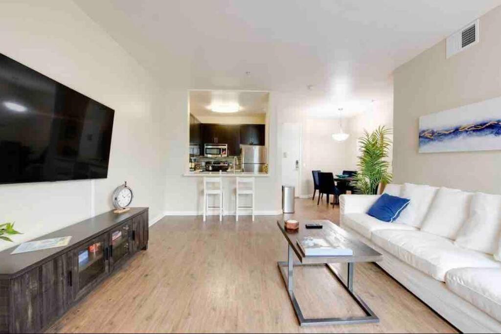 לוס אנג'לס The Nest A Spacious 1 Bedroom Apartment With A Pool View מראה חיצוני תמונה